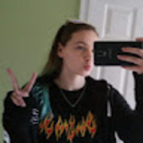 Meet your Posher, Emelia - Picture 1 of 1